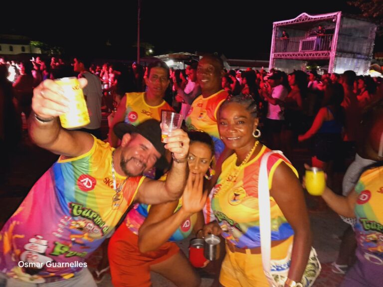 Bloco Turma do Funil celebra 20 anos com um desfile inesquecível no Carnaval de Alcobaça 2025