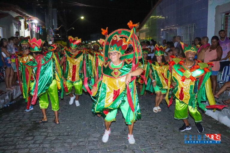 Tradição e cultura marcam o desfile da Escola de Samba Irmãos Portela no carnaval de Caravelas