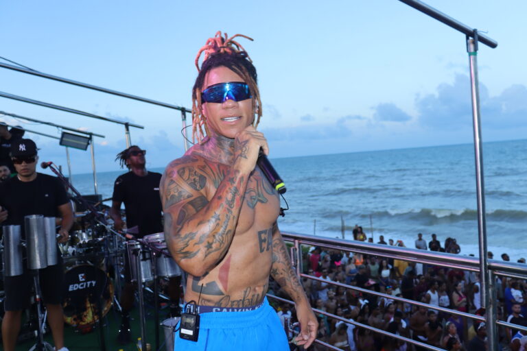 Edicity arrasta multidão no carnaval 2025 de Alcobaça