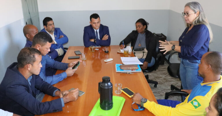 Vereadores de Alcobaça se reúnem com representantes da educação e com o prefeito para discutir melhorias na rede municipal de ensino