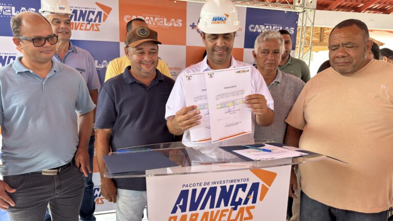 Prefeito de Caravelas autoriza o início das obras de drenagem e pavimentação em Barcelona