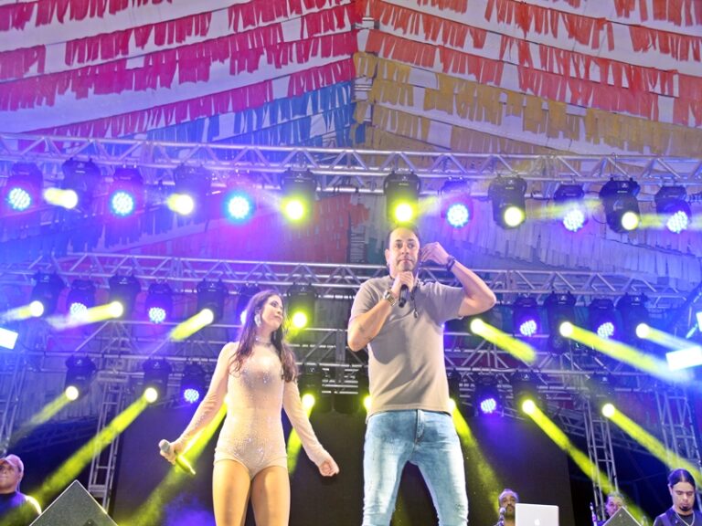 São João 2025 de Caravelas termina em grande estilo com shows marcantes de Cris Lima e várias outras atrações