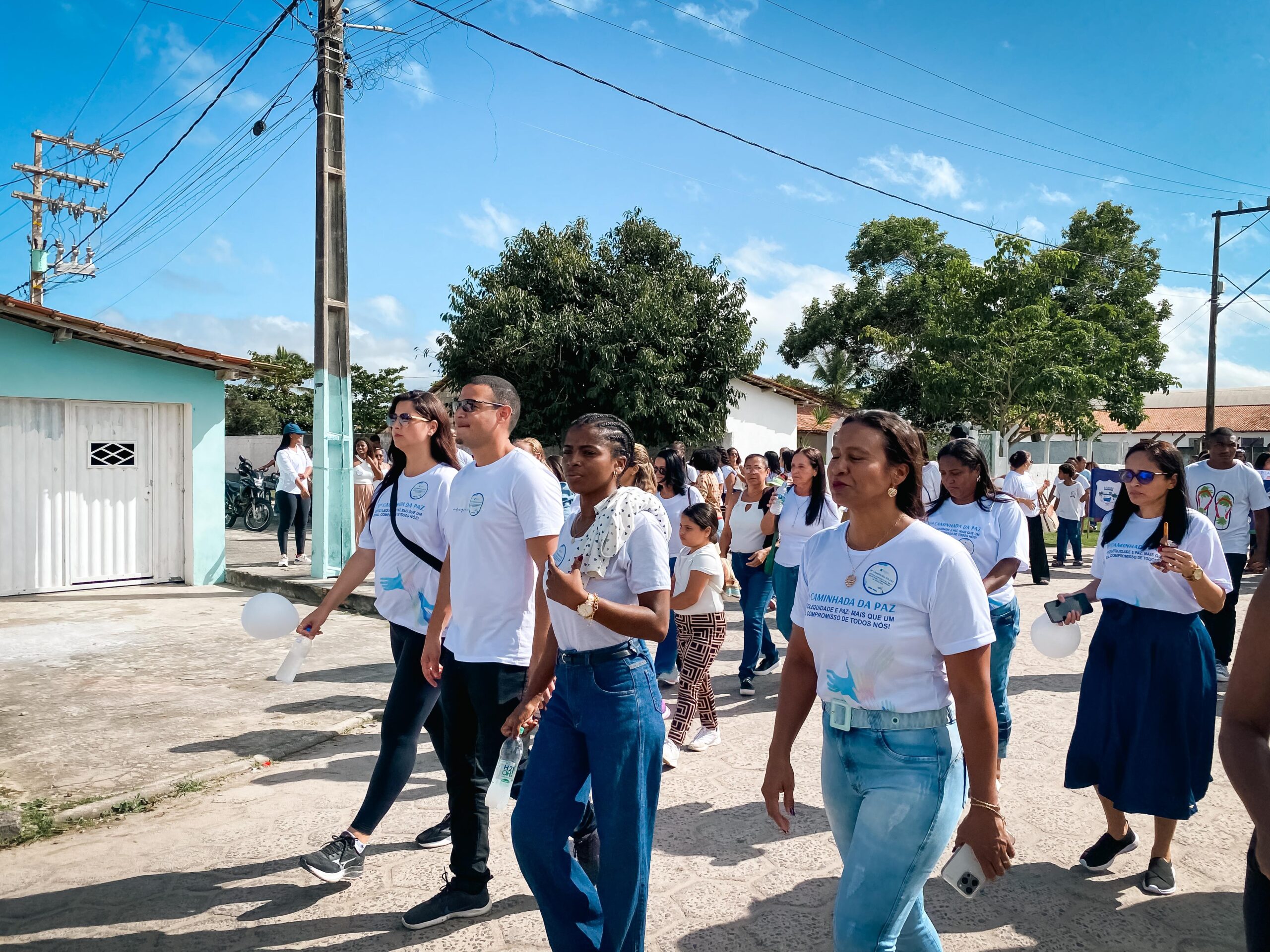 18ª Caminhada da Paz conta com forte adesão da comunidade escolar e autoridades de Prado 1 IMG 20250711 WA0840 scaled