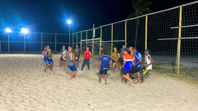 Jogadores da Seleção de Alcobaça iniciam preparação na Arena de Beach Soccer Roniery Barbosa para o Intermunicipal 2025