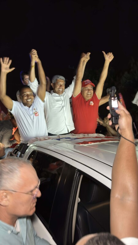 Zico de Baiato realiza caminhada histórica em Alcobaça com presença do governador da Bahia declarando apoio à sua reeleição 4 IMG 2781