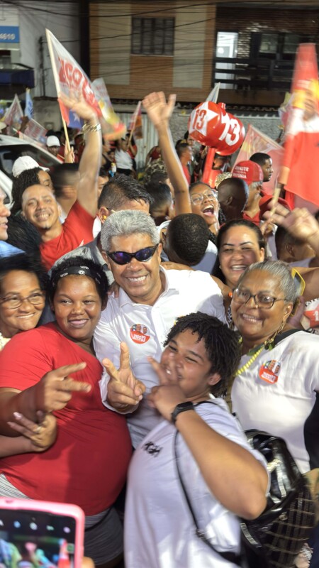 Zico de Baiato realiza caminhada histórica em Alcobaça com presença do governador da Bahia declarando apoio à sua reeleição 19 IMG 2828