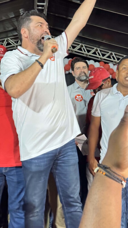 Zico de Baiato realiza caminhada histórica em Alcobaça com presença do governador da Bahia declarando apoio à sua reeleição 14 IMG 2858