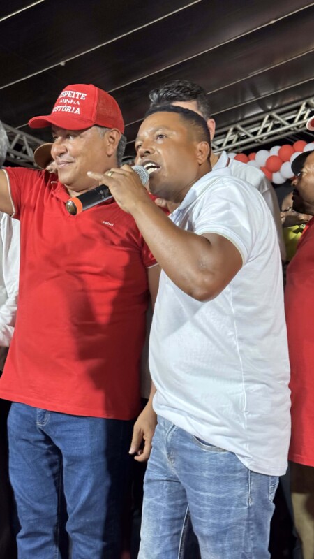 Zico de Baiato realiza caminhada histórica em Alcobaça com presença do governador da Bahia declarando apoio à sua reeleição 8 IMG 2885
