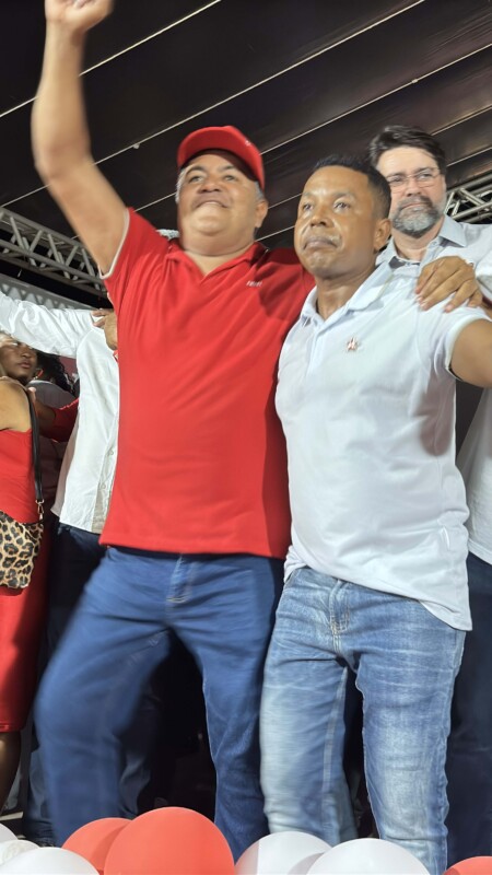 Zico de Baiato realiza caminhada histórica em Alcobaça com presença do governador da Bahia declarando apoio à sua reeleição 6 IMG 2891