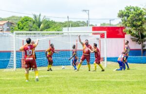 Alcobaça goleia Uberlândia no 25° desafio Bahia-Minas de futebol 21 Confronto entre Alcobaca e Uberlandia 32