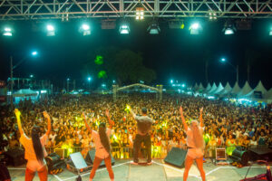 Tony Salles atrai milhares de pessoas na quarta noite do Réveillon 2025 de Alcobaça 5 Tony Salles atrai milhares de pessoas na quarta noite do Reveillon 2025 de Alcobaca 12