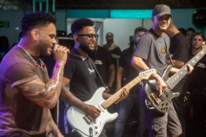 Tony Salles atrai milhares de pessoas na quarta noite do Réveillon 2025 de Alcobaça 4 Tony Salles atrai milhares de pessoas na quarta noite do Reveillon 2025 de Alcobaca 13