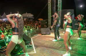 Tony Salles atrai milhares de pessoas na quarta noite do Réveillon 2025 de Alcobaça 1 Tony Salles atrai milhares de pessoas na quarta noite do Reveillon 2025 de Alcobaca 16