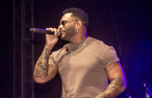 Tony Salles atrai milhares de pessoas na quarta noite do Réveillon 2025 de Alcobaça 14 Tony Salles atrai milhares de pessoas na quarta noite do Reveillon 2025 de Alcobaca 3