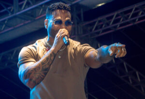 Tony Salles atrai milhares de pessoas na quarta noite do Réveillon 2025 de Alcobaça 13 Tony Salles atrai milhares de pessoas na quarta noite do Reveillon 2025 de Alcobaca 4