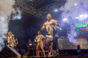 Tony Salles atrai milhares de pessoas na quarta noite do Réveillon 2025 de Alcobaça 12 Tony Salles atrai milhares de pessoas na quarta noite do Reveillon 2025 de Alcobaca 5