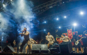 Tony Salles atrai milhares de pessoas na quarta noite do Réveillon 2025 de Alcobaça 10 Tony Salles atrai milhares de pessoas na quarta noite do Reveillon 2025 de Alcobaca 7