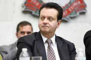 Ministros admitem que Lula terá aumentar espaço de partido de Kassab 4 ministros-admitem-que-lula-tera-aumentar-espaco-de-partido-de-kassab