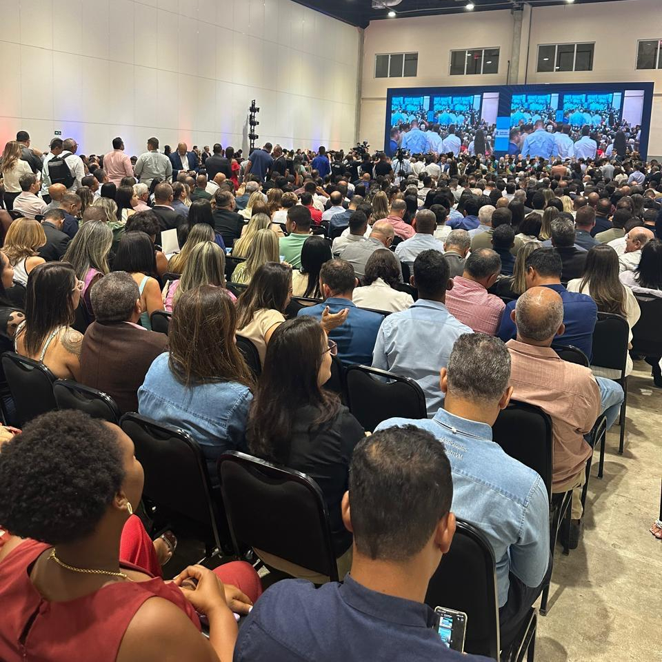 Presidente da APES Tonzinho e prefeitos do Extremo Sul se destacam no 8º Encontro dos Prefeitos da Bahia 1 Prefeitos do extremo sul no Encontro de Prefeitos em Salvador 3