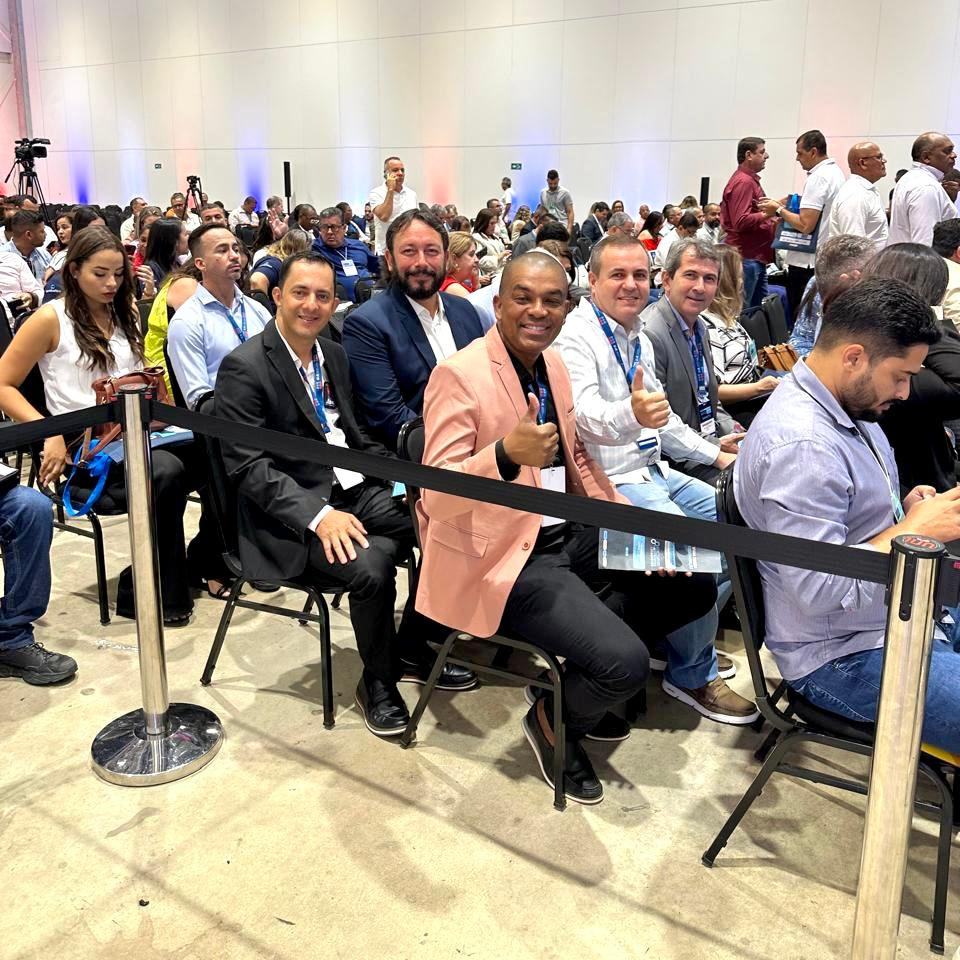 Presidente da APES Tonzinho e prefeitos do Extremo Sul se destacam no 8º Encontro dos Prefeitos da Bahia 2 Prefeitos do extremo sul no Encontro de Prefeitos em Salvador 4