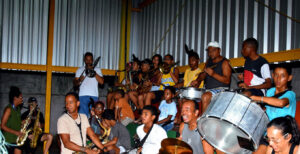 Bibas e No Stress empatam em no jogo de futsal na abertura do Carnaval 2025 de Caravelas 12 Bibas e No Stress empatam em no jogo de futsal na abertura do Carnaval 2025 de Caravelas 13