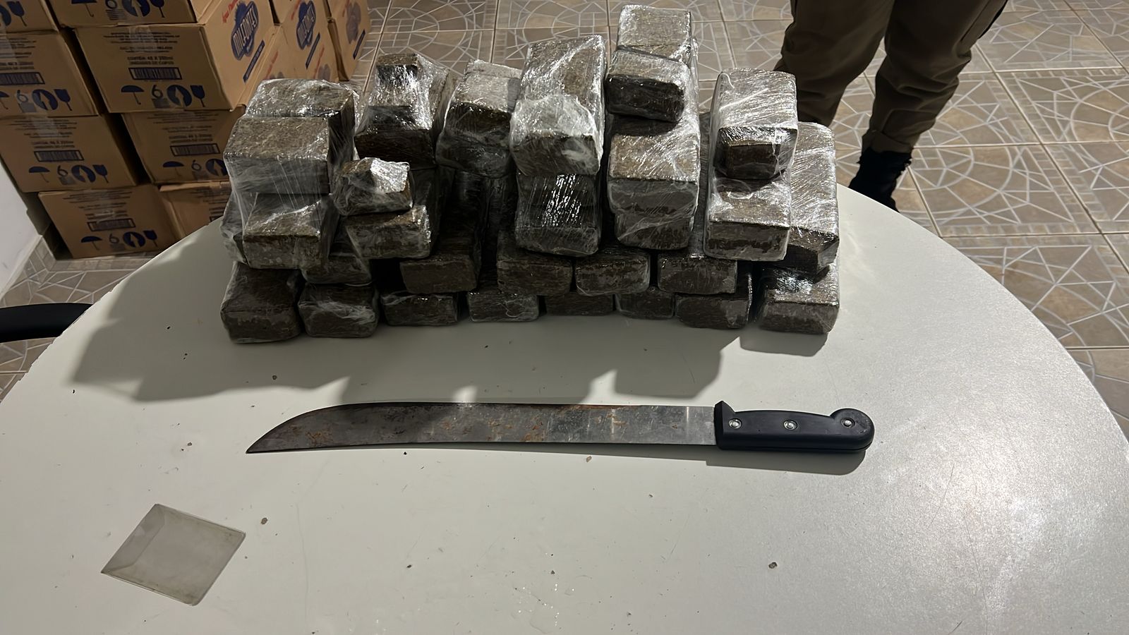 Polícia apreende grande quantidade de drogas em Alcobaça 1 Mais de quinze quilos de maconha apreendidos em Alcobaca 3