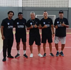 Oriente de Teixeira de Freitas conquista a Copa Regional de Futsal Feminino de Alcobaça 2025 51 COMISSAO DO DEPARTAMENTO DE ESPORTE DA SECRETARIA MUNICIPAL DE TURISMO CULTURA E ESPORTE LANLAN BRENO WILLANS KIDSON E OSMAR GUARNELLES
