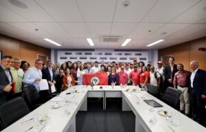 MST apresenta demandas ao governador Jerônimo Rodrigues em reunião sobre políticas públicas para assentamentos rurais 5 Reuniao com o MST. Fotos Wuiga RubiniGOVBA 3
