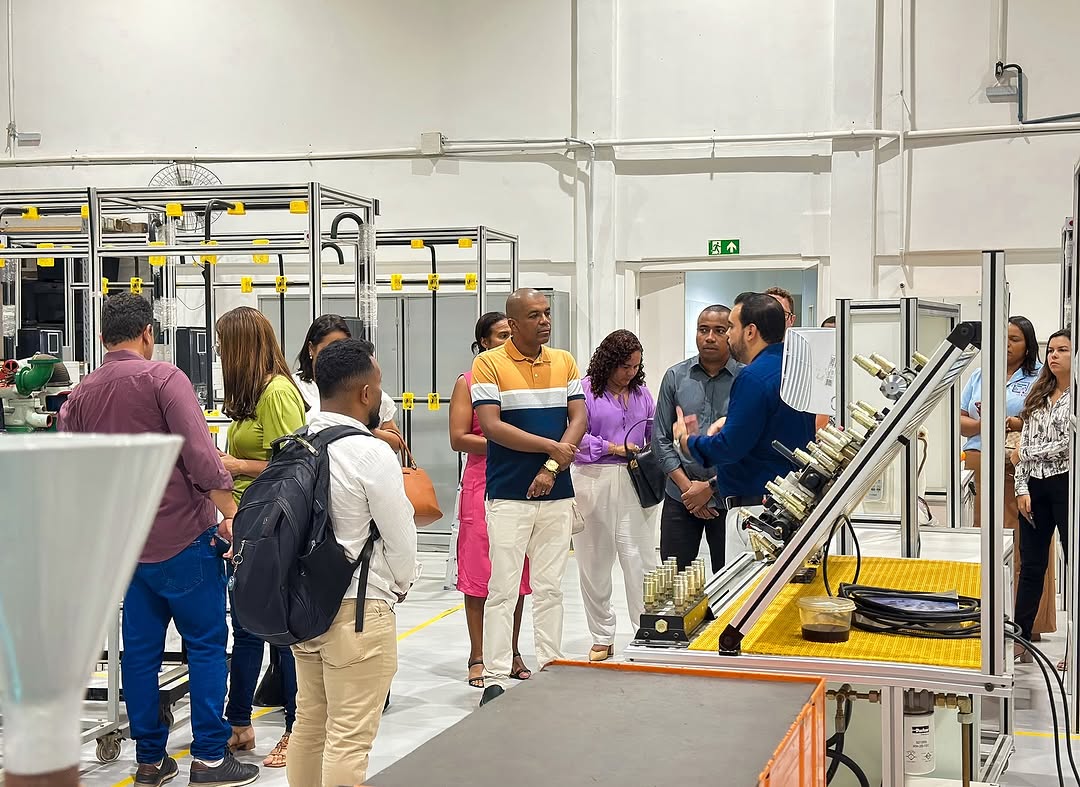 Vereador Leandro da Laura Calçados lidera comitiva do Prado em visita ao SENAI de Teixeira de Freitas 3 Visita da comitiva de Prado no Senai em Teixeira de Freitas 8