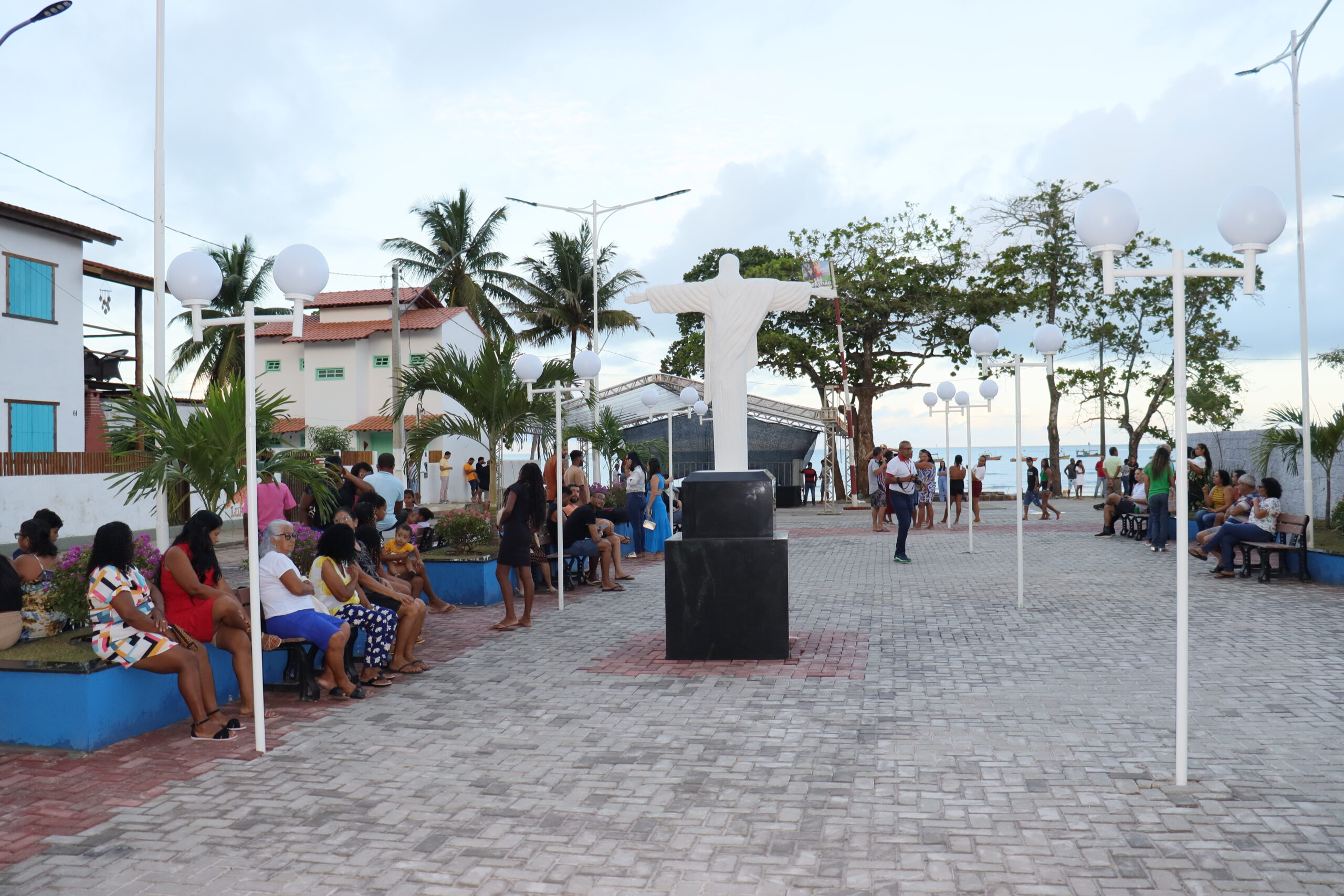 Inaugurada a nova praça da Igreja de Santo Antônio de Cumuruxatiba 1 IMG 1325 1 scaled