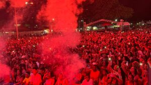 Multidão toma conta da orla no penúltimo dia do Carnaval de Alcobaça 5 WhatsApp Image 2026 02 17 at 14.26.50 3